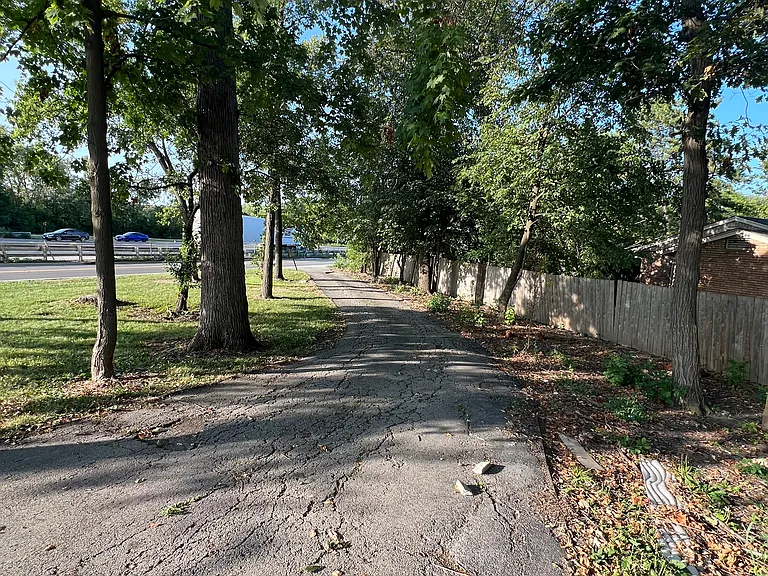 4N255 Route 83 — Photo 3
