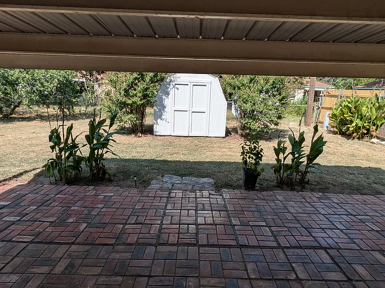 313 Davis Cir — Photo 13