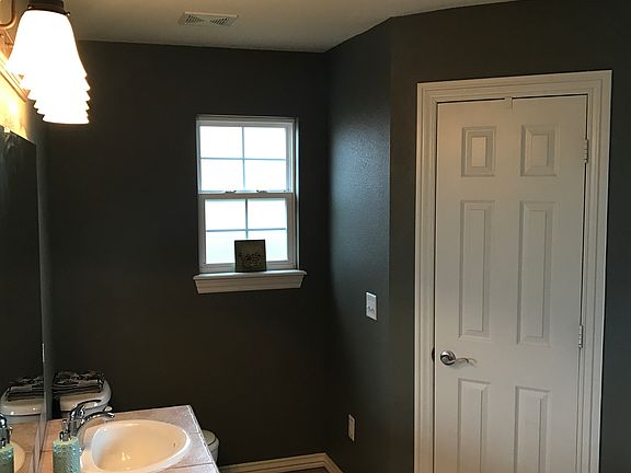 2nd image of 1010 Applewood Cir