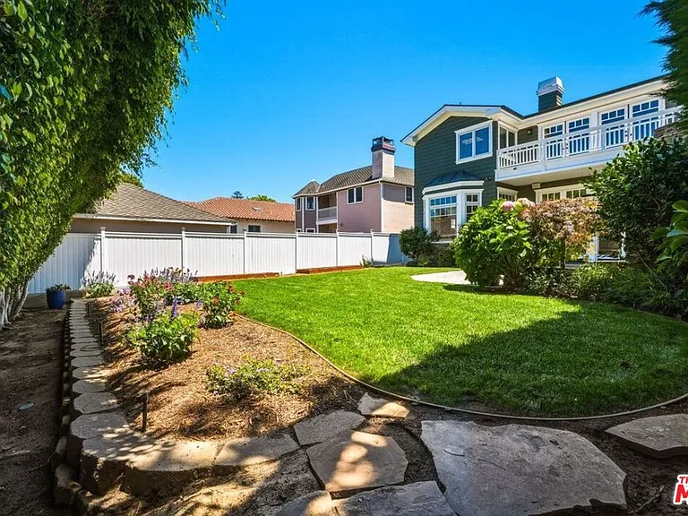 1633 Voorhees Ave — Photo 57