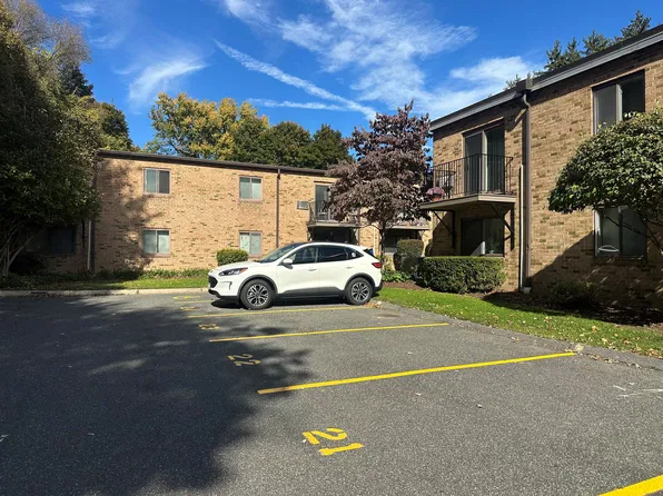 Hallmark Apartments, 24 Dwight St #32, Agawam, MA 01001