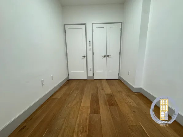 481 Chauncey Street image 17 of 28