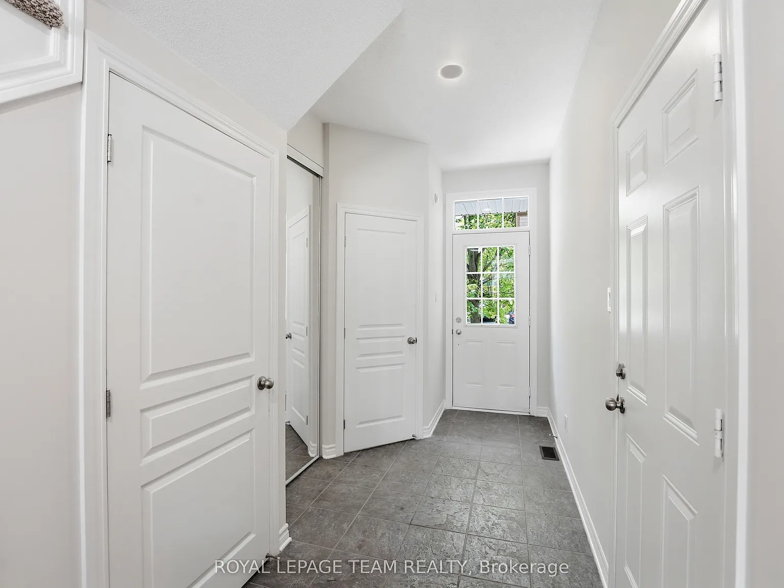 2 bed, $2,600 — Photo 4