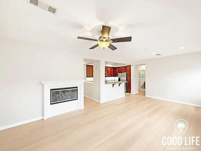2 bed, 2.0 bath, 1351 sqft, $3,995 — Photo 3