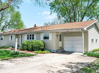 2697 Costa Dr, Galesburg, IL 61401