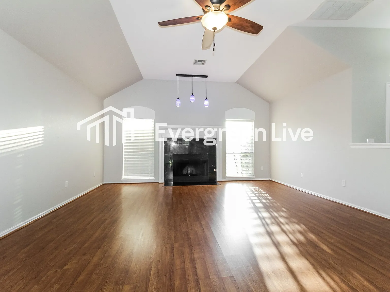 3 bed, 2.0 bath, 1678 sqft, $1,595 — Photo 2