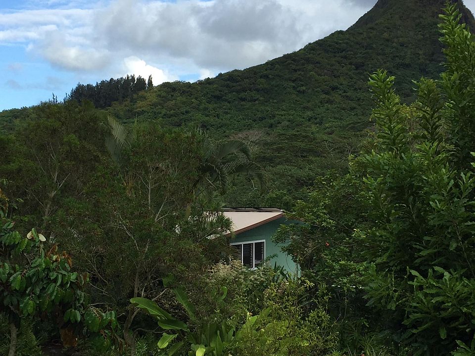 cottage with Mt Olomana in background