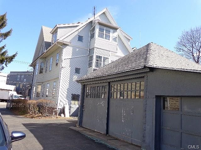 Building Photo 3