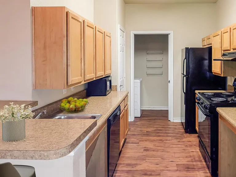 Pine Crest Apartments — Photo 6