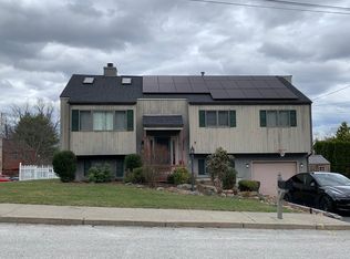 6 Woodcrest Ct, Cranston, RI 02921