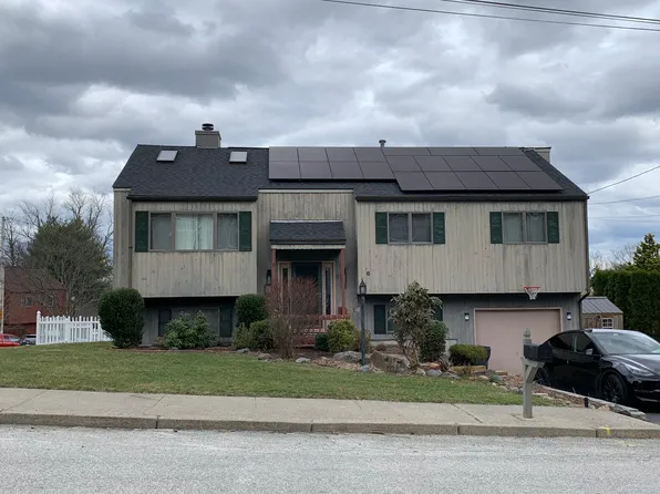 6 Woodcrest Ct, Cranston, RI 02921