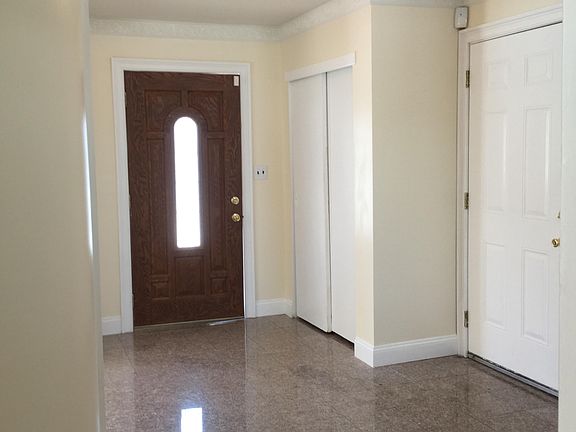 4th image of 15 Chelmsford Dr