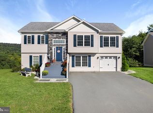 440 Duckwoods Ln, Martinsburg, WV 25403