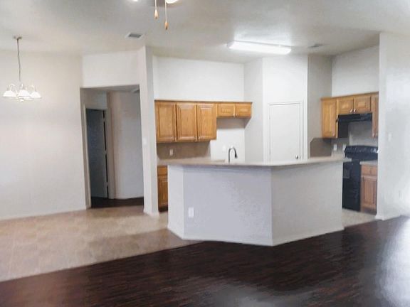 4th image of 1710 La Caya Dr