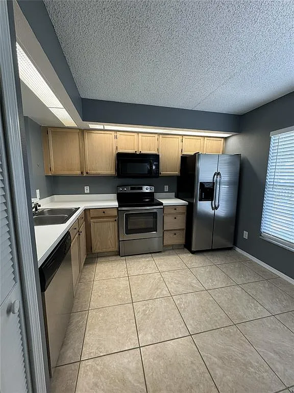 2 bed, 2.0 bath, 1013 sqft, $1,750 — Photo 2