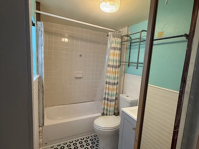 2111 E 16th St #1 — Photo 6