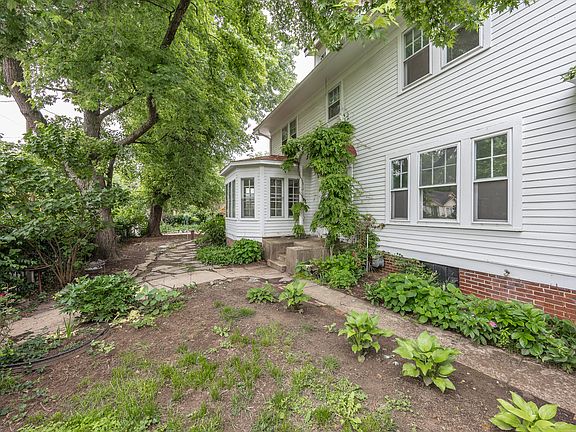 3rd image of 4304 Central Ave