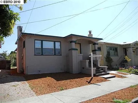 2733 Wallace St photo 1