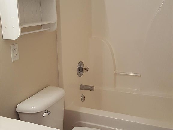 5th image of 116 Oak Valley Cir