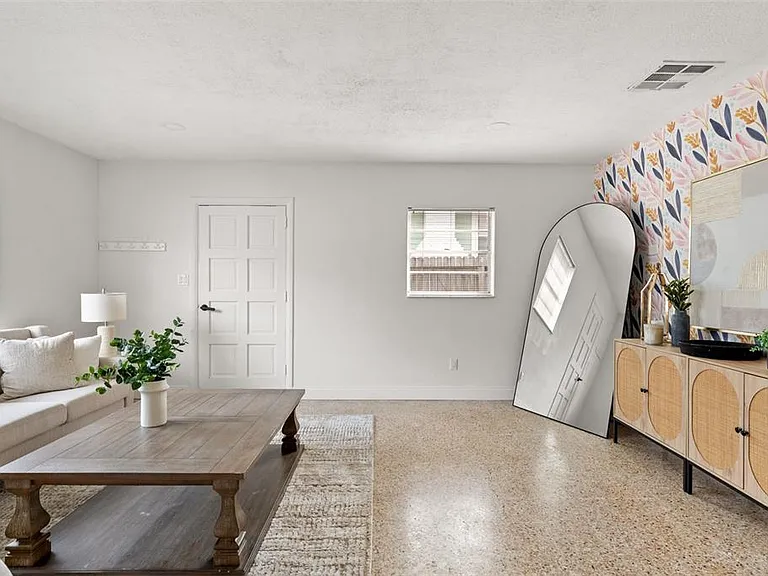 314.5 W Alva St — Photo 12