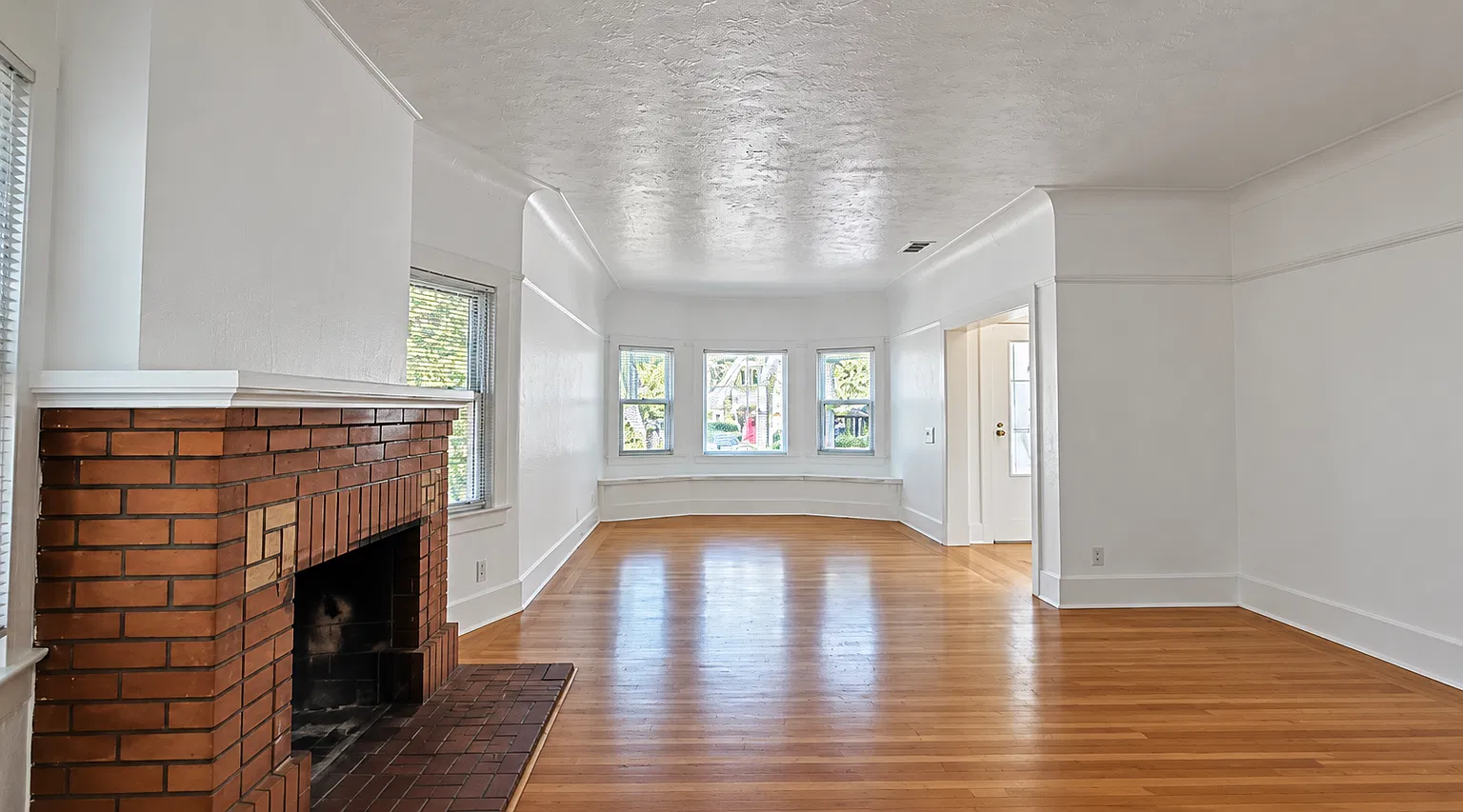 3 bed, 1400 sqft, $2,795 — Photo 2