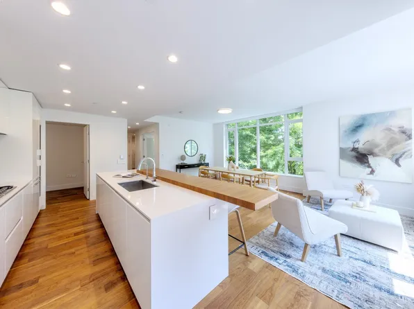 7428 Alberta St #206, Vancouver, BC V5X 0J5