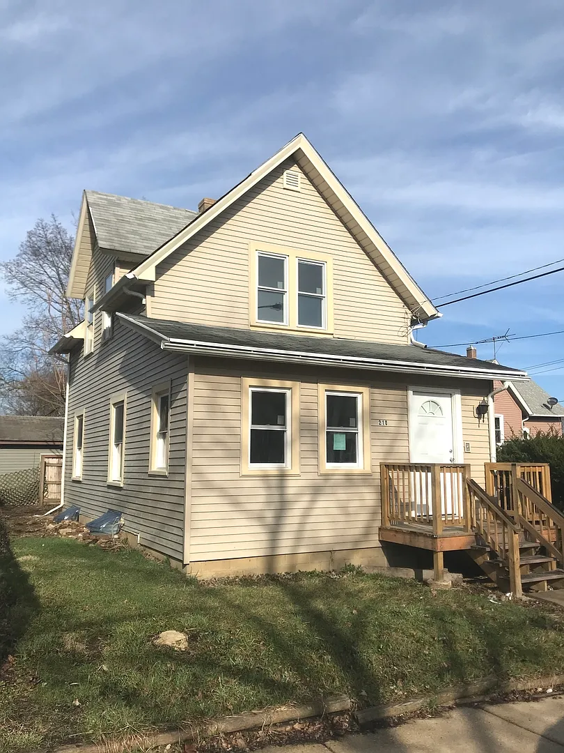 210 Percy St photo 1
