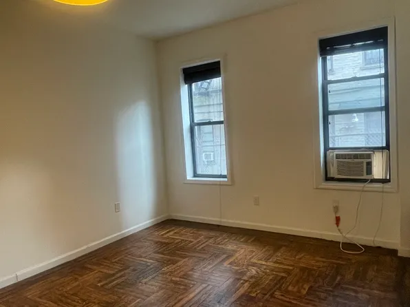 590 Parkside Avenue image 14 of 19