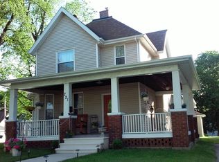 221 S Dement Ave, Dixon, IL 61021