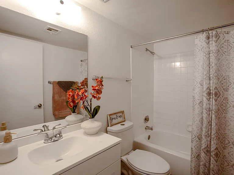 La Primera at Green Valley — Photo 10