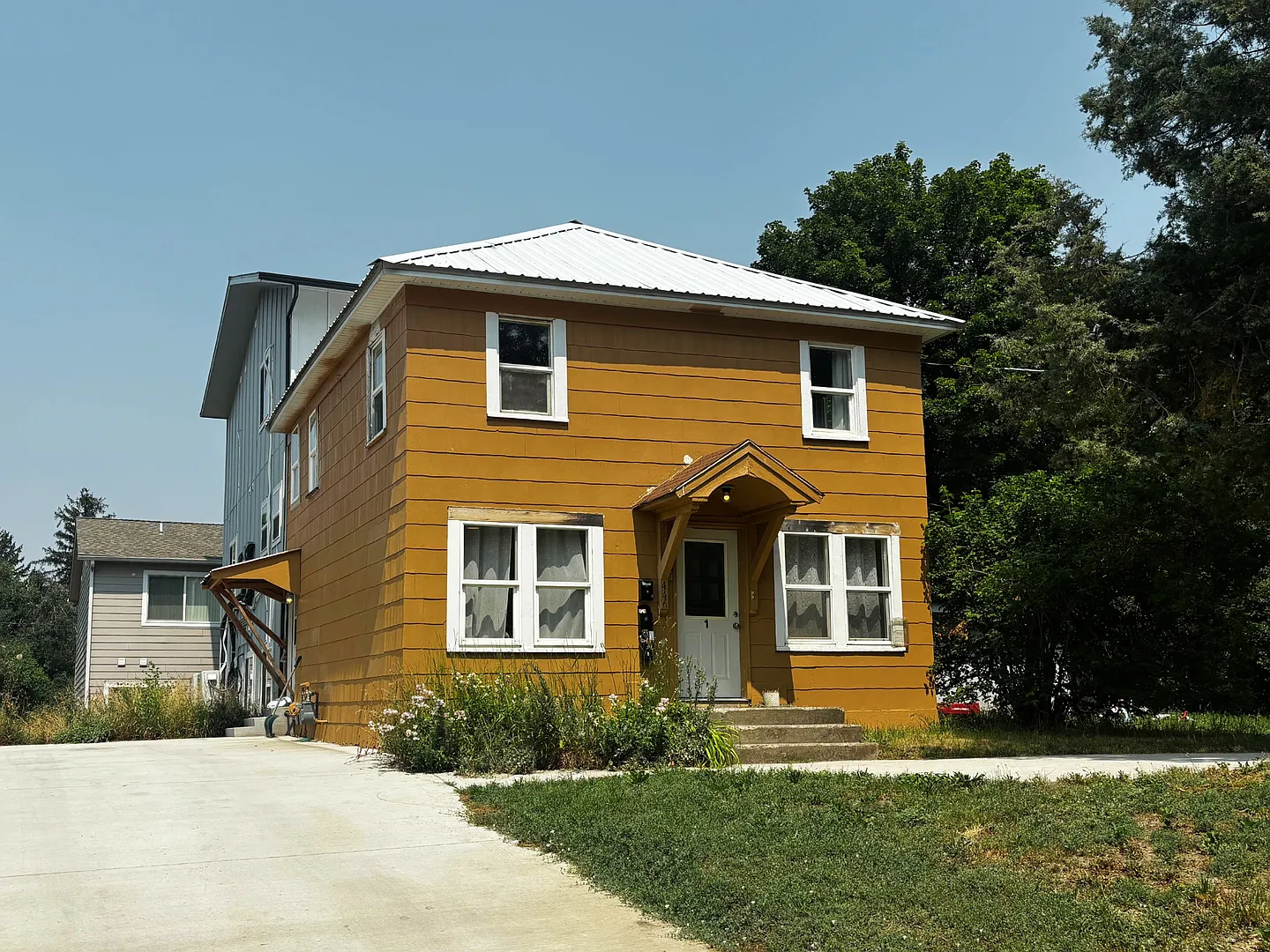 446 Lewis St. — Photo 2