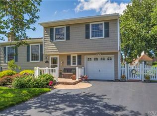 8 Skylark Dr, Holtsville, NY 11742