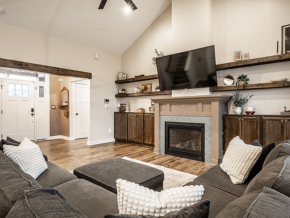 5th image of 2117 W Bedrock Ln