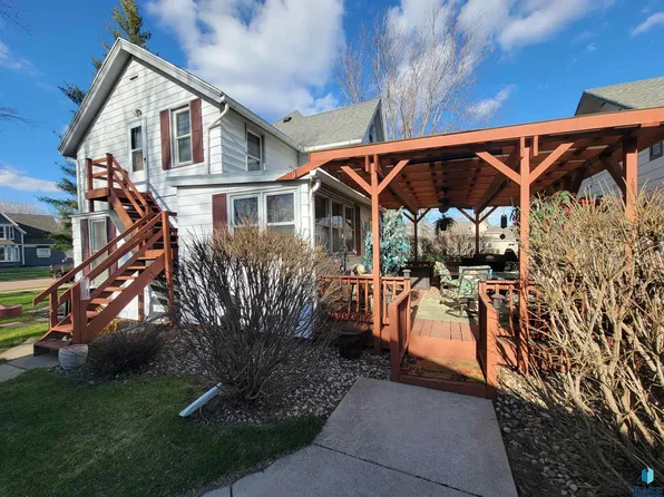 121 N Liberty Ave, Madison, SD 57042