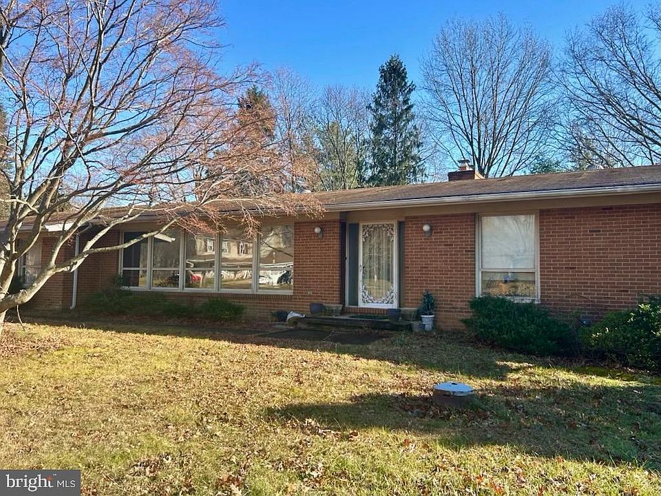 1st image of 3007 Suffolk Ln