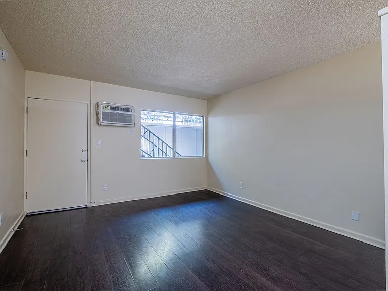 220 S Commonwealth Ave #103 — Photo 4
