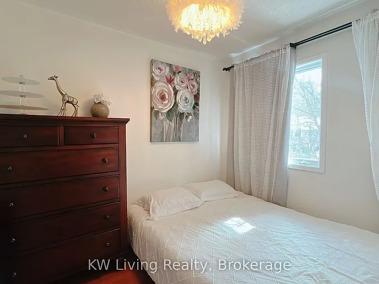 47 Vanity Cres — Photo 16