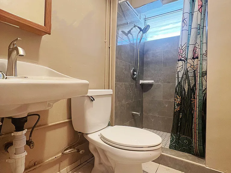 2467 Cleghorn St #2 — Photo 8