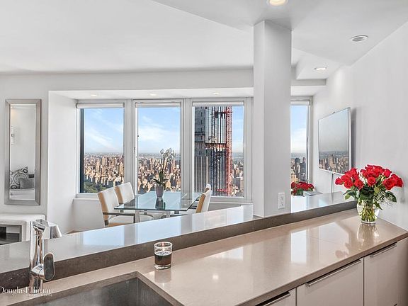 4th image of 150 W 56th St APT 6102