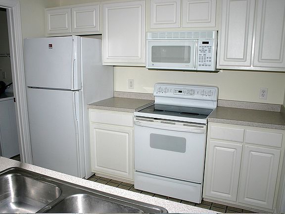 4th image of 402 Penny Ln APT F