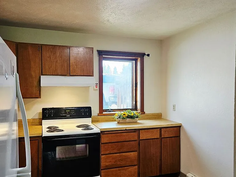 709 Oconnor Rd — Photo 2