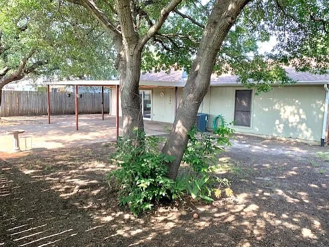 1301 N Knowles Dr — Photo 17
