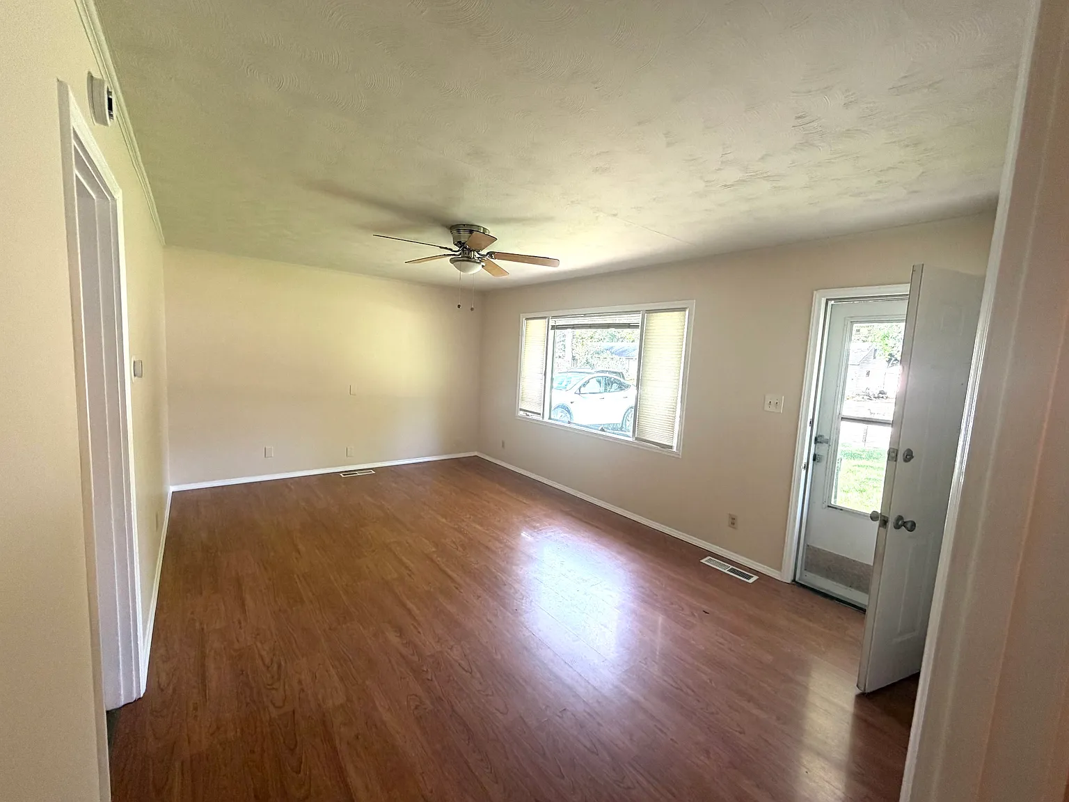 3 bed, 1201 sqft, $1,600 — Photo 4