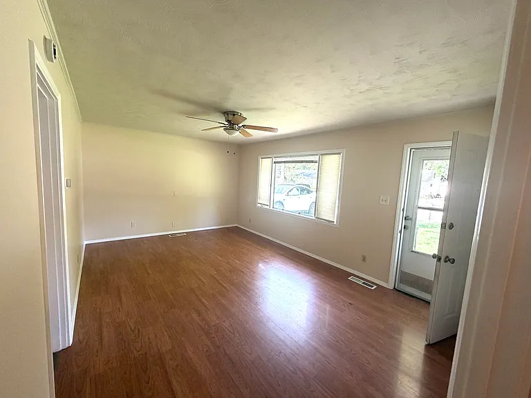 1404 Glendale Dr — Photo 4