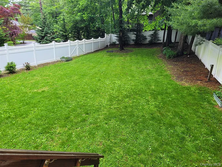 Apricot Rd — Photo 22