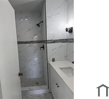 701 Westwood Ln — Photo 3