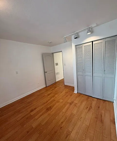 1349 N Citrus Ave — Photo 13