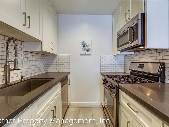 3rd image of 7259 Willoughby Ave APT 8