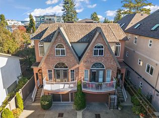 9715 2nd St, Sidney, BC V8L3C3