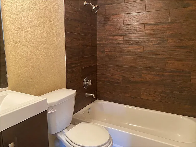 9609 Nightjar Dr #B — Photo 10